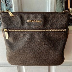 Michael Kors Jet Set Crossbody Bag Large
